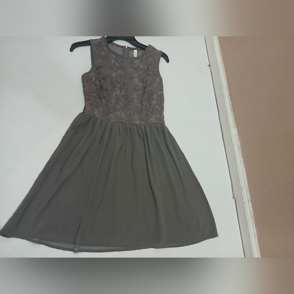 Elegant Gray Sleeveless Dress
